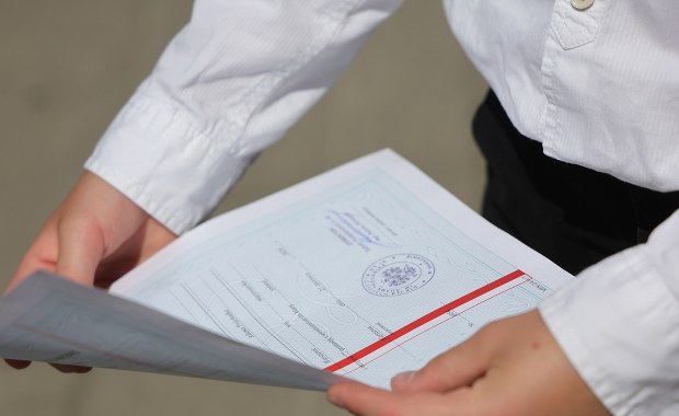 Jak świadectwo z paskiem wpływa na rekrutację? Oto najważniejsze informacje!