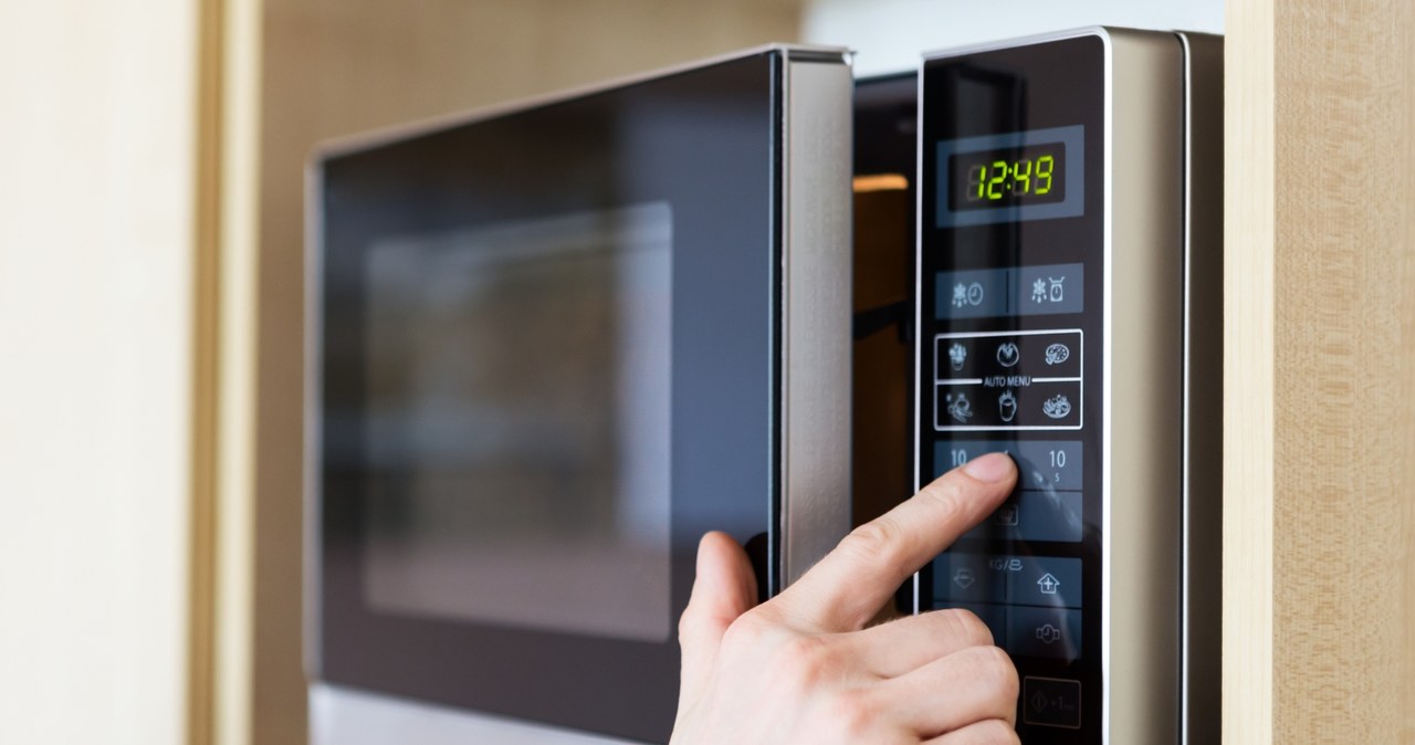 Jak szybko wyczyścić kuchenkę mikrofalową? /123RF/PICSEL