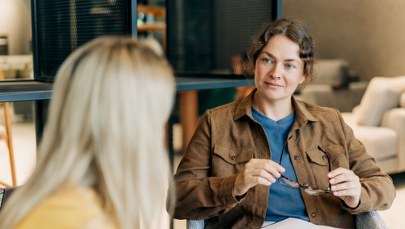 Jak terapia psychodynamiczna pomaga zrozumieć siebie i poprawić relacje? Ekspertka wyjaśnia!