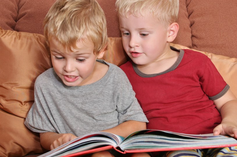 Jak to jest z dziecięcym czytaniem? /123RF/PICSEL
