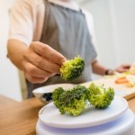 Jak ugasić stan zapalny? Dowiedz się co jeść, a czego unikać