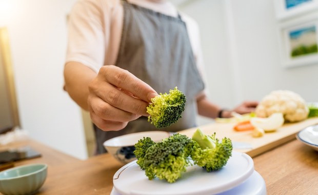 Jak ugasić stan zapalny? Dowiedz się co jeść, a czego unikać