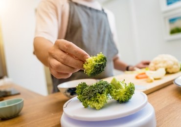 Jak ugasić stan zapalny? Dowiedz się co jeść, a czego unikać