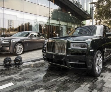 Jak ukraść Rolls-Royce'a z salonu? Wystarczy się odpowiednio przebrać