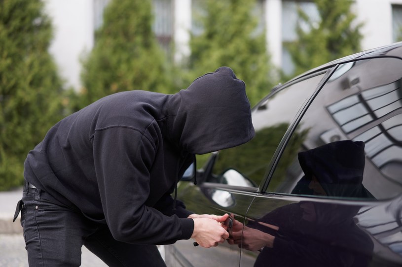 Jak uniknąć kradzieży lub włamania do samochodu? /123RF/PICSEL