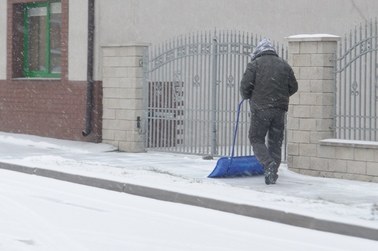 Jak upaść bezpiecznie na śliskim chodniku?