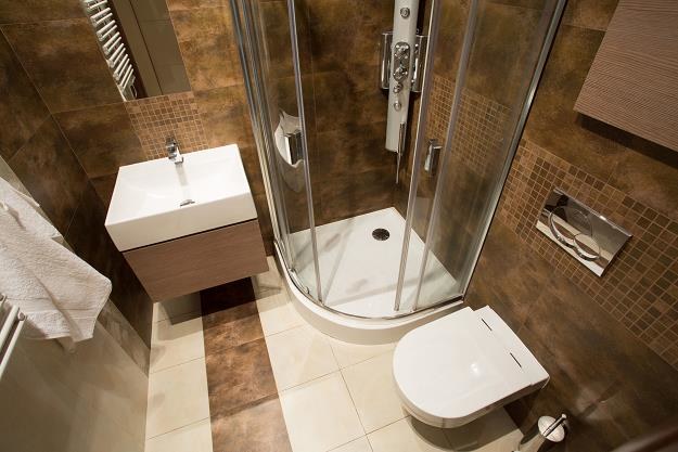 Jak urządzić małą łazienkę w bloku? /&copy;123RF/PICSEL