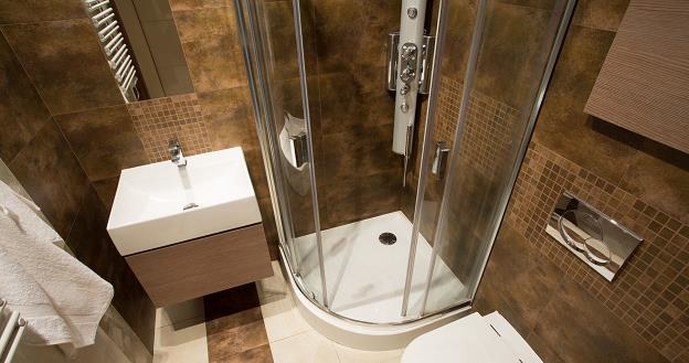 Jak urządzić małą łazienkę w bloku? /&copy;123RF/PICSEL
