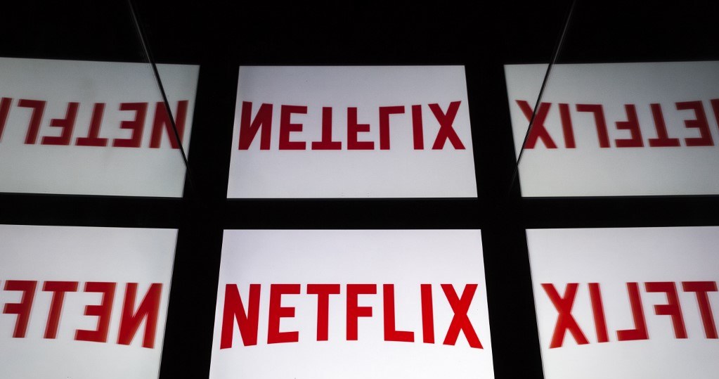 Jak usunąć niechciane profile z konta Netflix? /AFP