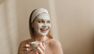 Jak użyć resztek owoców do kosmetyków na twarz? Maseczka po wyciskaniu soku