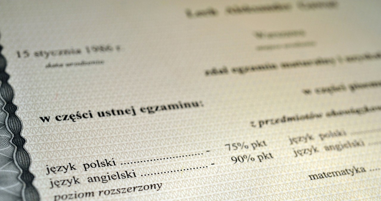 Jak uzyskać świadectwo dojrzałości? Najpierw trzeba spełnić wymogi formalne /Lech Gawuc /Reporter