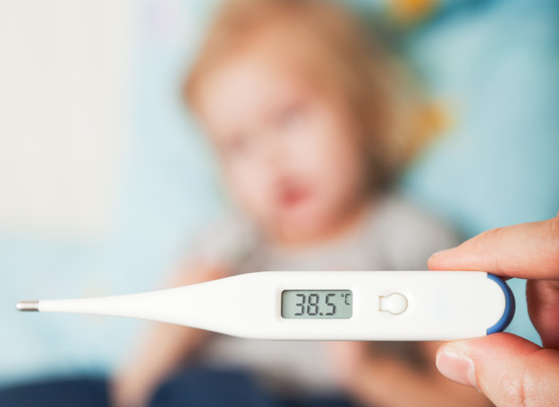 Jak w naturalny sposób radzić sobie z gorączką u dziecka? Sprawdź! /123RF/PICSEL