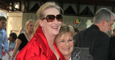 Jak widać lody już zostały przełamane - Julie Walters i Meryl Streep, fot. Mike Lusmore /Getty Images/Flash Press Media