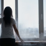 Jak wietrzyć mieszkanie zimą? Ekspert wskazuje najlepszą godzinę