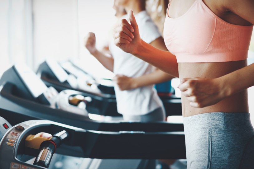 Jak wpływa na ciało trening na bieżni? Zauważysz zmianę nie tylko w wyglądzie sylwetki /123RF/PICSEL