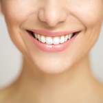 Jak wybielić zęby z pomocą folii aluminiowej?