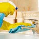 Jak wyczyścić umywalkę i toaletę bez chemii? 