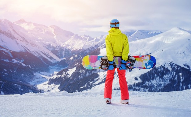Jak wygląda sezon narciarski 2025/26 w Alpach? Nowe przepisy i porady oszczędnościowe