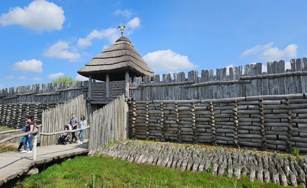 Jak wyglądało życie naszych przodków? Archeologiczna Majówka w Biskupinie