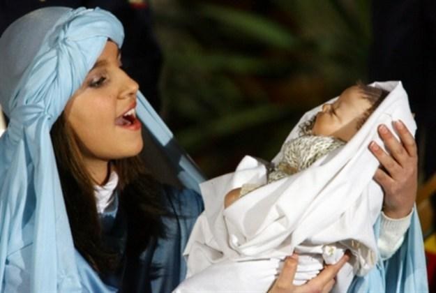 Jak wyglądałyby narodziny Jezusa w dzisiejszym świecie? /AFP
