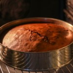 Jak wyjąć ciasto z formy, żeby się nie rozpadło? Sztuczka cukiernika zawsze zadziała 