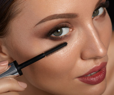 Jak wykonać makijaż powiększający oko?
