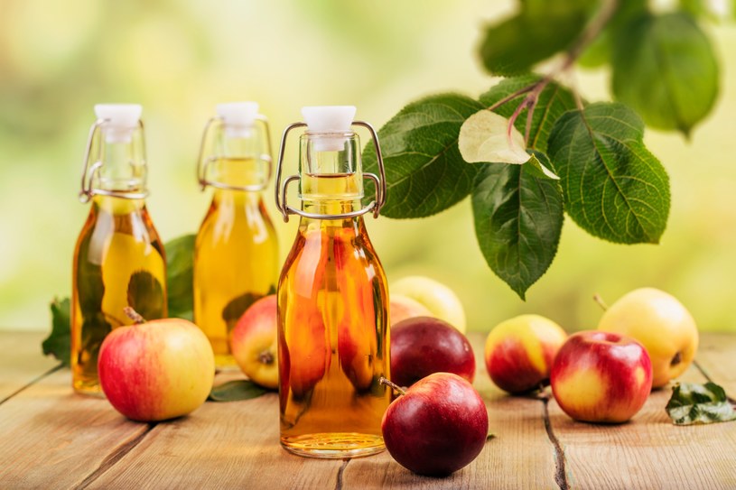 Jak wykorzystać ocet jabłkowy do zwalczania kurzajek? /123RF/PICSEL