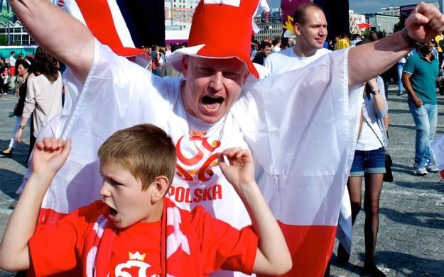 Jak wynika z poniższego zestawienia - Polska nie powinna mieć kłopotów z wyjściem z grupy /AFP