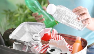 Jak wyrzucić plastikową i szklaną butelkę? Wiele osób wciąż nie wie