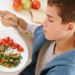 Jak zachęcić dzieci do jedzenia warzyw? Naukowcy znaleźli sprytny sposób