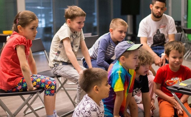 Jak zachować się podczas ataku terrorystów? Obowiązkowe szkolenia w podstawówkach