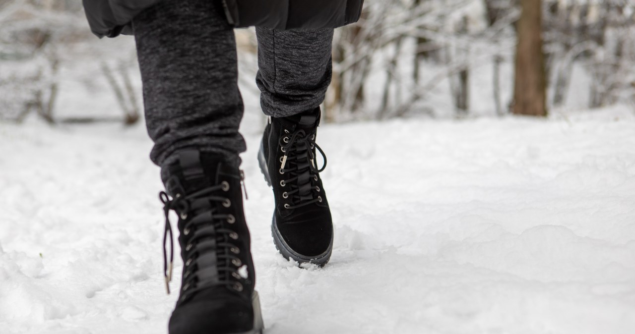 Jak zadbać o buty zimowe, by nie przemakały? /123RF/PICSEL