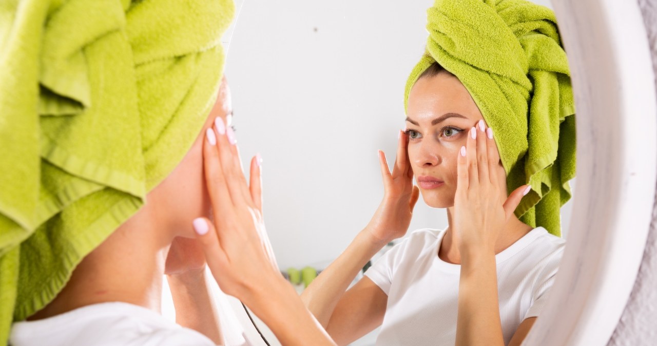 Jak zadbać o cerę przed snem? To kluczowe dla jej kondycji /123RF/PICSEL