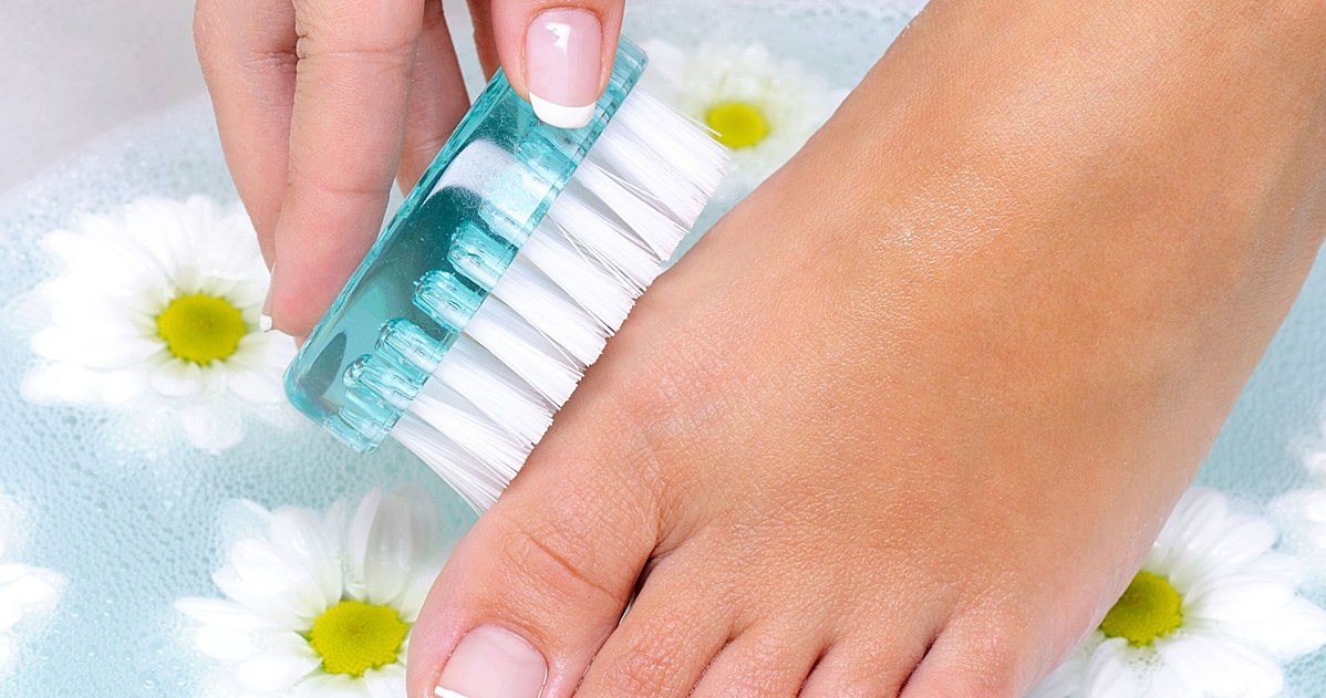 Jak zadbać o stopy? Ten domowy kosmetyk zdziała cuda /123RF/PICSEL