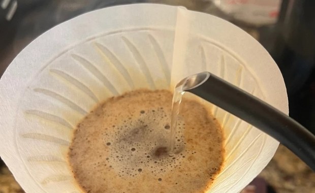 Jak zaparzyć mocną kawę przelewową?