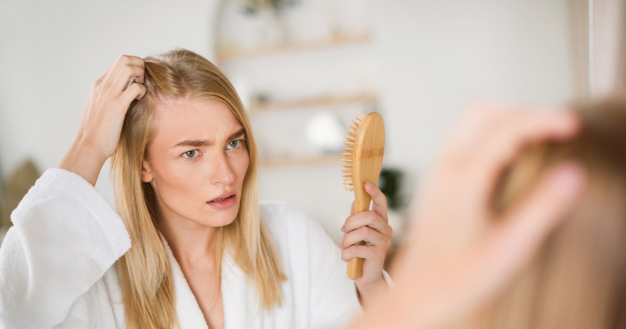 Jak zapobiec plątaniu się włosów? /Pixel