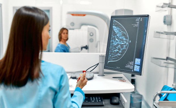 Jak zapobiegać nowotworom? "Nie wszyscy chcą się badać"