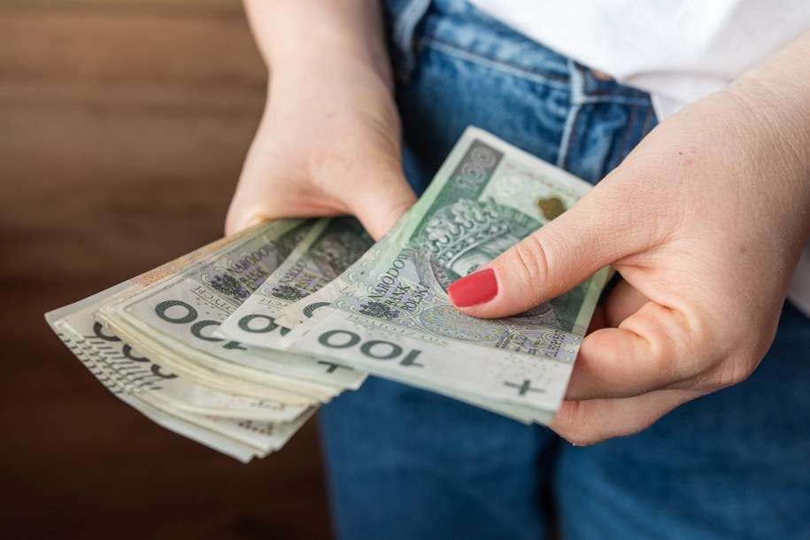 Jak zbudować poduszkę finansową w 2026 roku? Ekspert radzi, ile odłożyć i gdzie trzymać oszczędności, by nie stracić na inflacji /Shutterstock