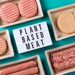Jak zdrowe jest wegańskie mięso? Co warto wiedzieć o roślinnych zamiennikach?