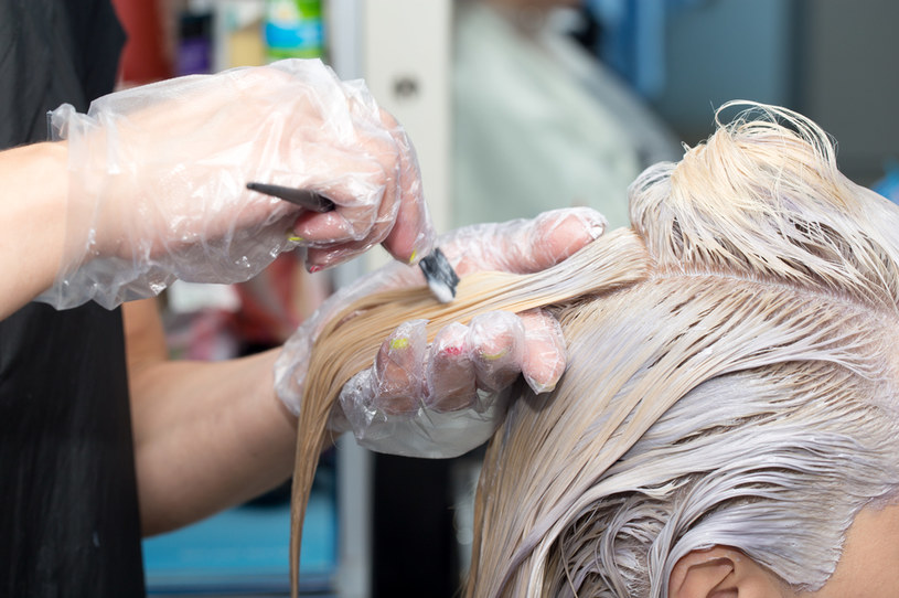 Jak zgłosić reklamację u fryzjera lub kosmetyczki? Wiele zależy od "szkód" 