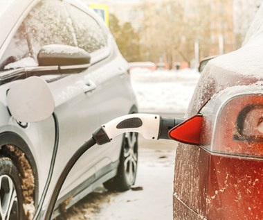 Jak zimą spada zasięg samochodów elektrycznych? Czasem nawet o 35 proc.