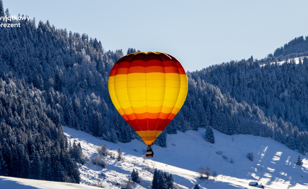 Jak zmieniają się zwyczaje prezentowe Polaków? Najnowszy raport pokazuje zaskakujące trendy