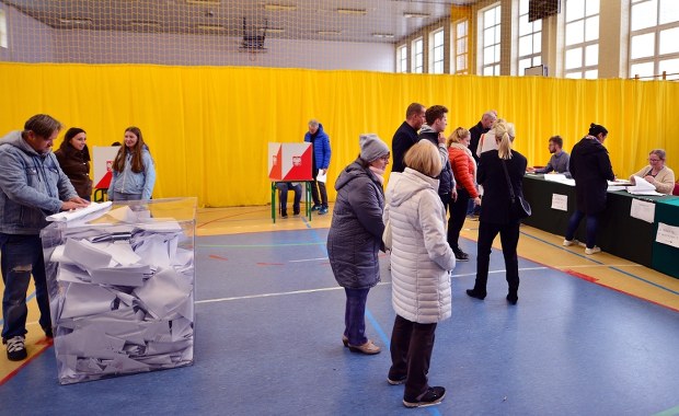 Jak zostać członkiem komisji wyborczej, ile można zarobić?