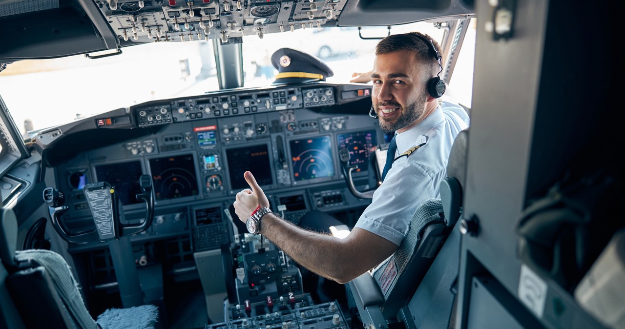 Jak zostać pilotem samolotu pasażerskiego? /123RF/PICSEL
