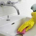 Jak zrobić delikatny środek do czyszczenia umywalki i wanny?