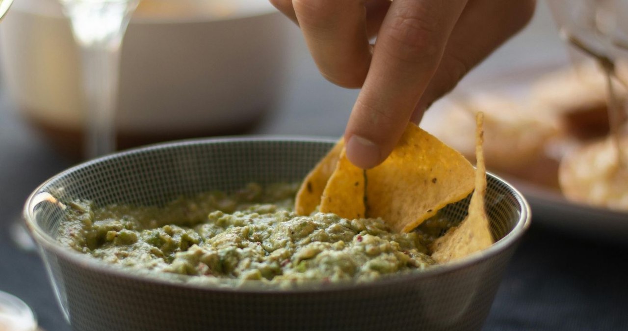 Jak zrobić dip z pieczonego czosnku? /Pierre-Antoine Caisso /Canva Pro