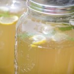 domowa lemoniada Jak zrobić domową lemoniadę gazowaną z drożdżami? Przetestuj przepis na bąbelki bez syfonu