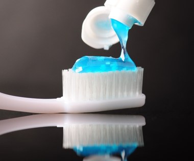 Jak zrobić domową pastę do zębów?
