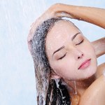 Jak zrobić domowy szampon oczyszczający włosy?