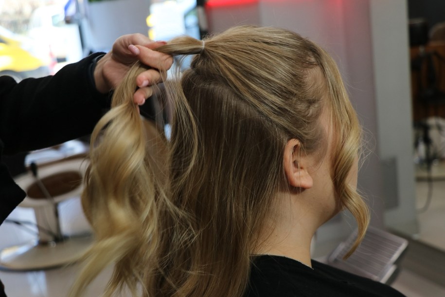 Jak zrobić efektywne fryzury w kilka minut z okazji dnia kobiet? /Jacek Skóra /RMF FM